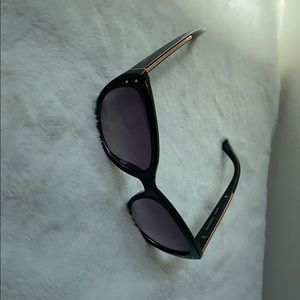 Foster Grant  NEW Women’s Sunglasses Marigold